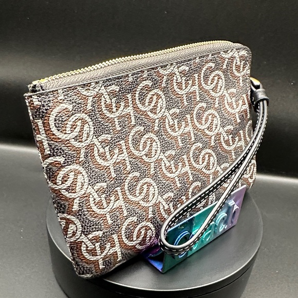 NWOT Coach Brown Wristlet with card pockets. UNISEX - Picture 1 of 7